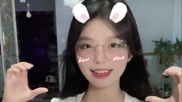 甜妹统治世界！眼镜