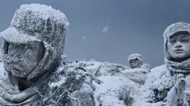 长津湖战役之下：大炮轰不走，冰雪冻不垮的中国战士