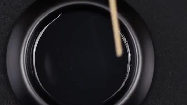 热冰是什么，人的手一伸进去就能瞬间结冰，看完你也能点水成冰02