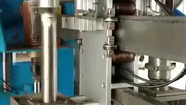 自动液体双头分装线_1200L-IBC吨桶药液分装线