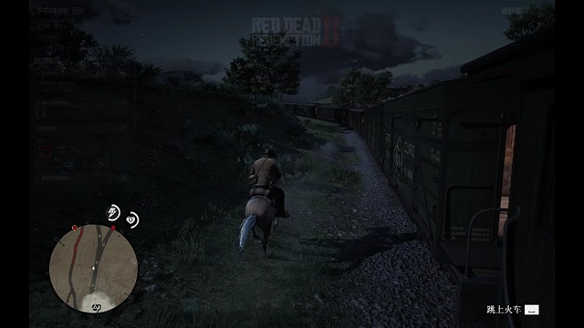 她长得很可爱站在人群中非常显眼。她的身体线条非常优美，体态管理完美，给人以优雅的感觉。她的脸庞轮廓深