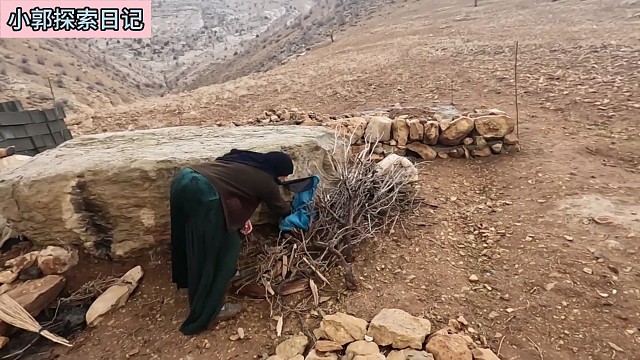 阿里和母亲恶劣环境的故事