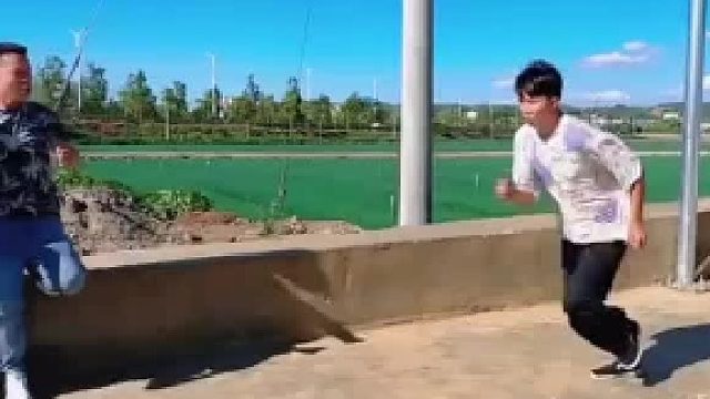 挑战4米水沟，轻功不是传说，是刻苦训练出来的