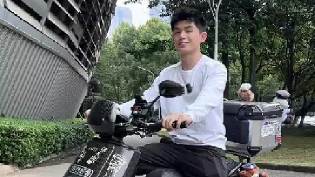 20万爆改的小牛电动车，你会拿它送外卖吗？