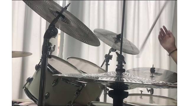 不爱练鼓的贝斯手