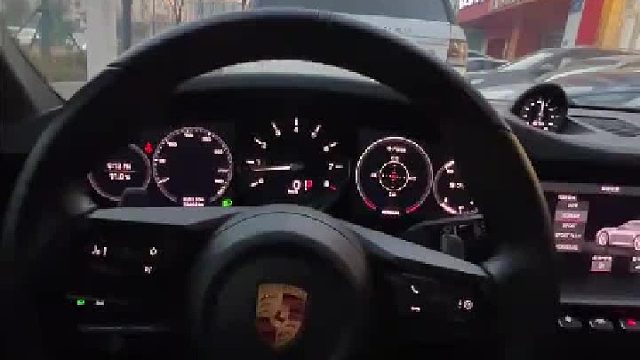 你知道如何开走一辆保时捷911吗？