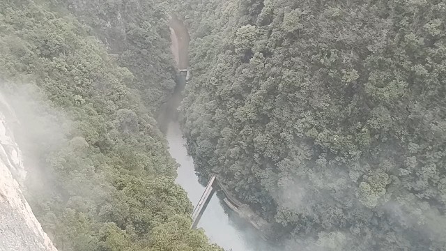 有点险，有点抖，还有点怕