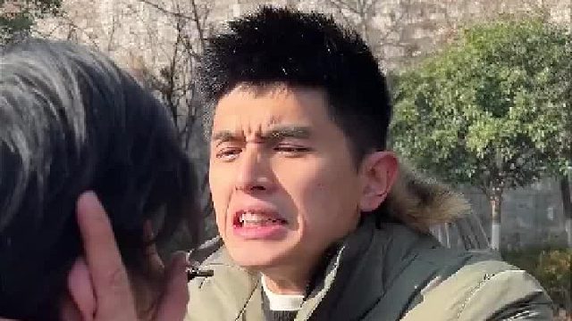 车店老板vs车评人，用“我的世界”测屏幕清晰度？