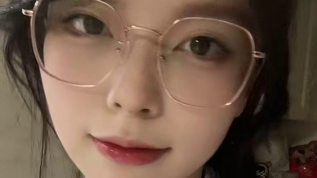 害羞腼腆胆小内心社恐的文静小女生