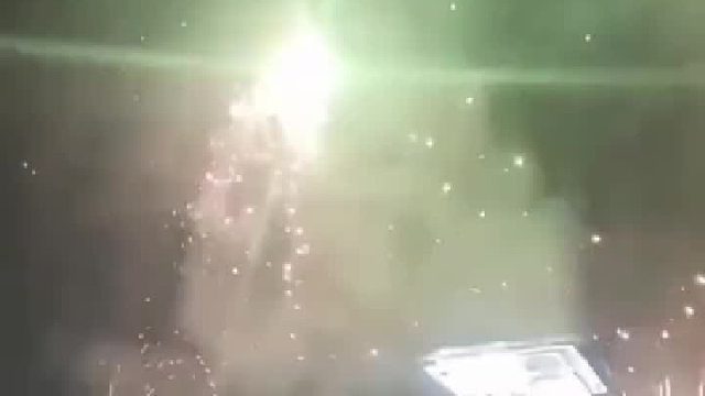 网友：在哪能买到室内放烟花的电视？