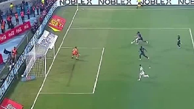 这球奶奶都能进！劳塔罗超级巨大空门不进