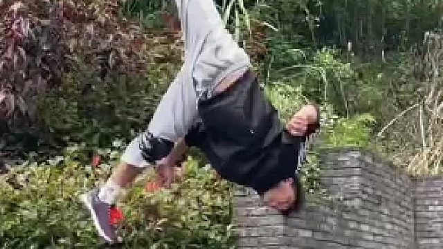 这个世界到处充满着不公平，我们能做的不仅仅是接受，还要试着做一些反抗。