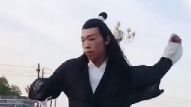 成功不是做你喜欢做的事，而是做你应该做的事。