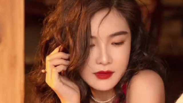 花儿虽不能选择生长的地方，但它可以选择美丽。