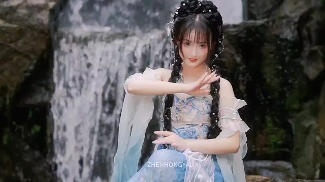 瀑布的人鱼公主依旧那么绝美