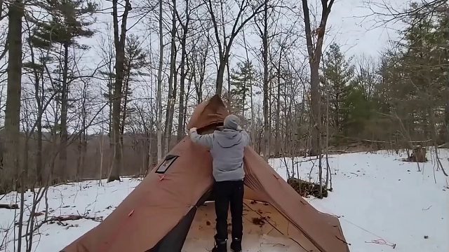 减速带，胡子哥一人的解压雪天露营，看完后美美入睡