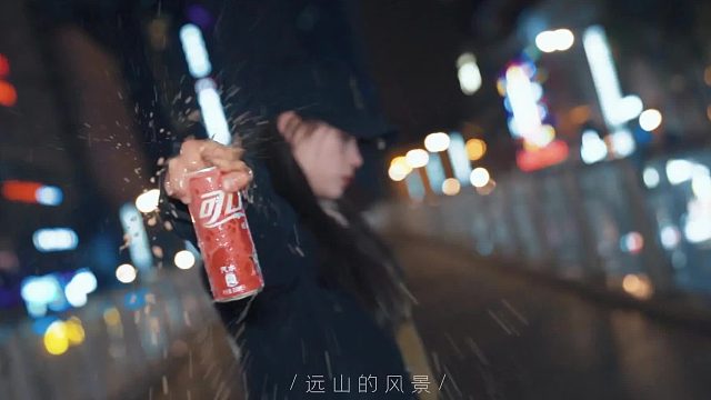 “单手给你开可乐，祝你虎年快乐”