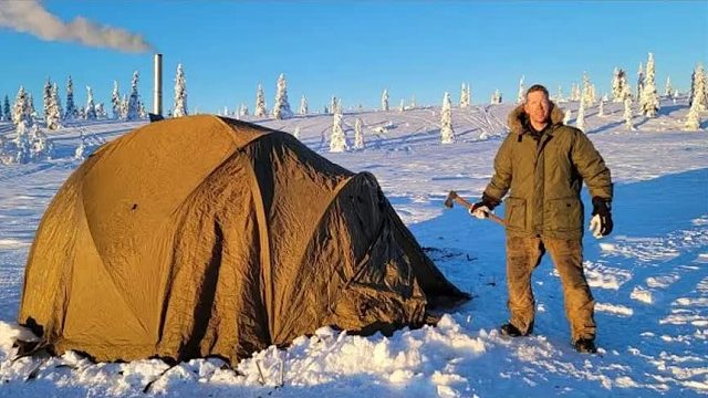 小伙挑战极北雪山露营，结果探险装备深陷雪层，差点被困雪山