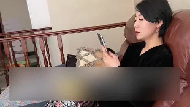 女子晒40多岁婆婆穿搭，妆容精致气质高雅