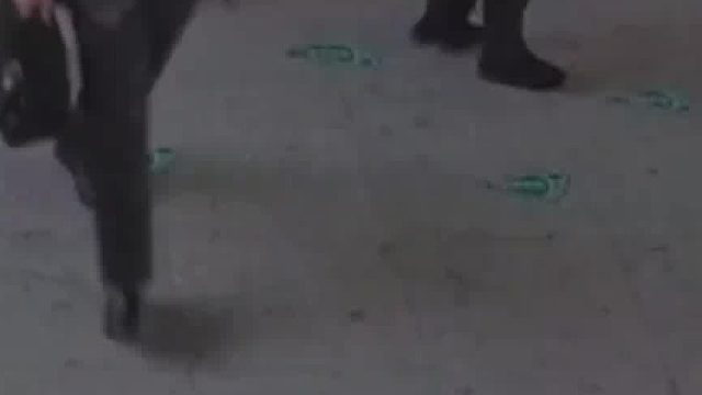 高铁站执勤，突然遭到“突袭”！又甜又暖