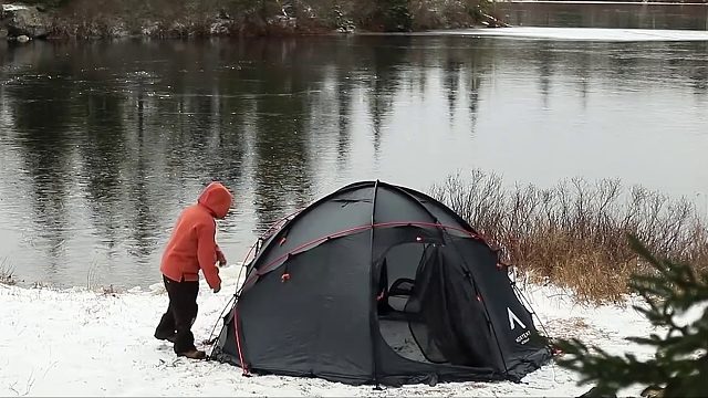解压带，看完狠人老哥的雪天露营，然后美美入眠
