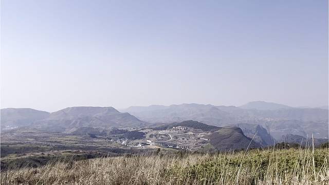 成功到达山顶，果然是一览众山小