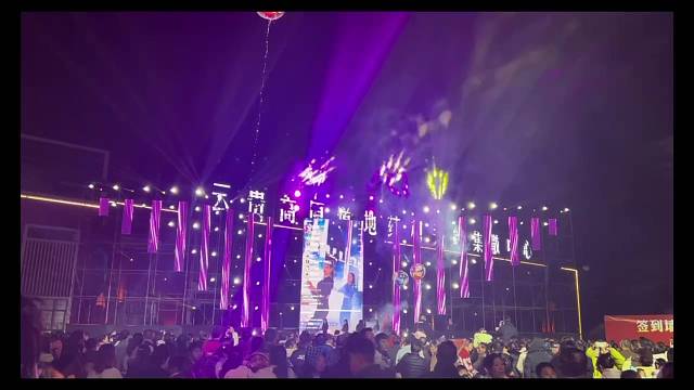 看看别人现场表演