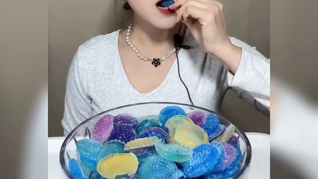 彩色冰片嘎嘣脆，真的很好听