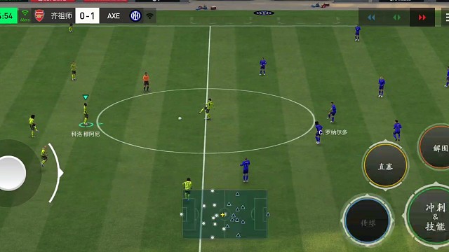 2次2人来回传球 成为多人边路=小范围配合渗透的关键 助攻前锋接球射门