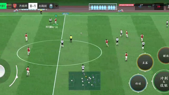 攻防转换一定要提速=中路与边路一条进攻路线=刚好可完成3人连线。基本传球用正常键盘 助攻威胁球用大力