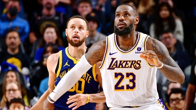 17日赛事前瞻，老詹率队欲复仇勇士！国王PK尼克斯迎证明之战