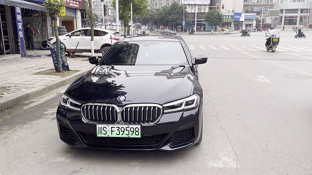 渠县姐姐的一手宝马535Le M运动套装