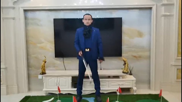 老板今生第一次上镜 他说他那天也很害羞 其实那天老板喝了很多伏特加！！！才敢出镜…d(ŐдŐ๑)