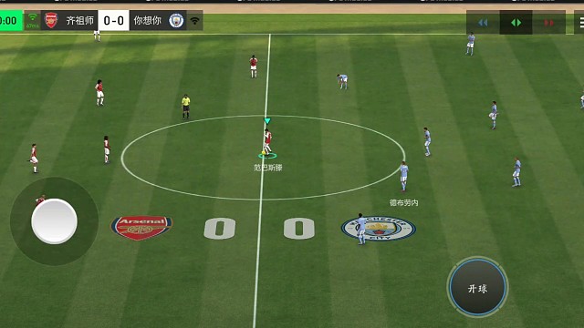 身后传中点地板给提前量刚好。用键盘传地面 狠容易被拦截=让系统根据场上的防守球员站位 决定传球类型=