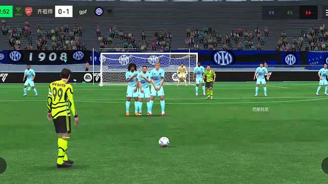 任意球太远没有好机会 边路战术启动=给边锋创造好机会 边路罗纳尔多变向内切=直接解决战斗