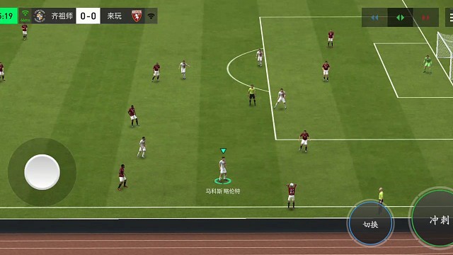 中前卫的前场肋部拦截 快速就地攻防转换=转移边路 点地板传球=让系统自己决定传球类型=前锋刚好抢身位