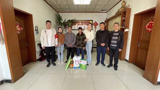 4月5日，唐冶一姐来到南部山区柳埠街道泥淤泉村慰问村内贫困残疾人士。乔山泓济乔祥鹏参加此活动。