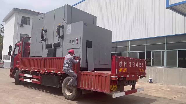 一台五吨生物质锅炉装车现场。发货前多次复检，我们用心，客户放心。