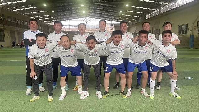 ———乔山泓济足球———
永远保持热爱，永远热泪盈眶。
永远心生敬畏，永远懂得感恩。