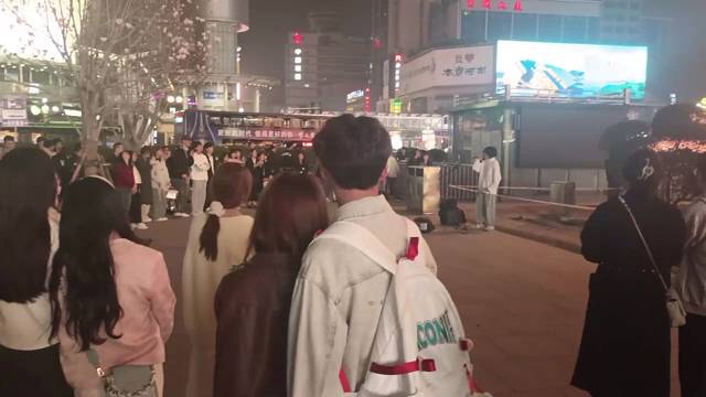 我在郑州二七广场户外唱歌