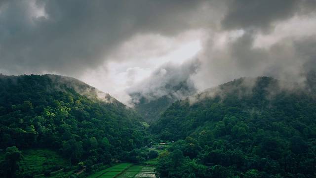 行万里路，不如阅人无数