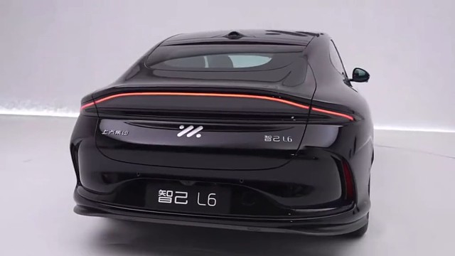 全球首搭固態電池的汽車 中國首個能蟹行模
式的車#中国汽车 #固态电池 #智己16
