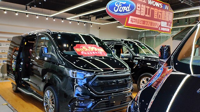 福特黑武士豪华七座商务车三十多万落地