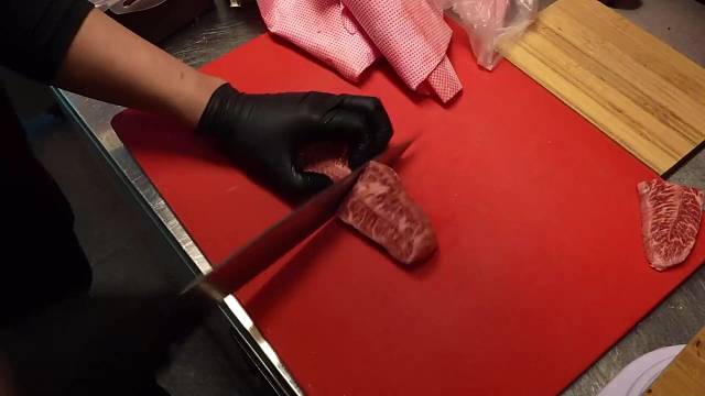 烤肉准备：牛肉拼盘