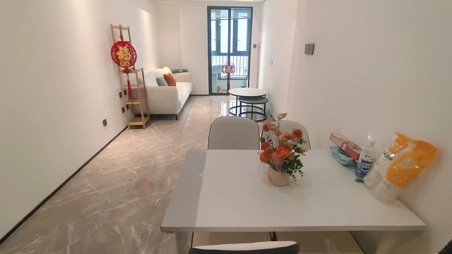 世茂深港国际中心 两房 拎包入住