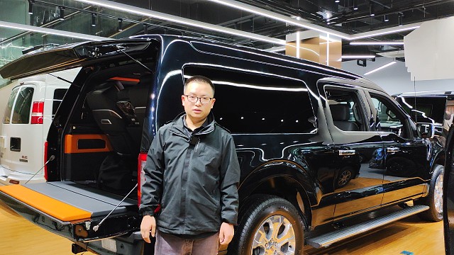 勇猛者 24款 勇猛者 3.5T 旗舰 4座看完这个车呀，家里有两行线的大哥都得哭了，两张航空座椅上