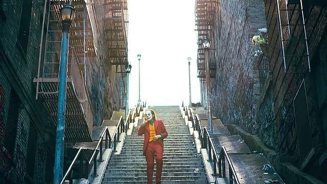 一个极度疯狂的犯罪天才，他的疯狂正是他的魅力所在