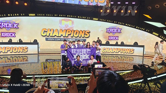 披荆斩棘 重走来时路 恭喜XROCK获得使命召唤大师赛S7总决赛冠军