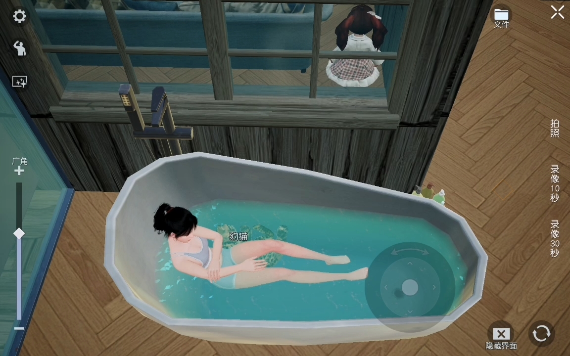 猫咪也来一起洗澡了