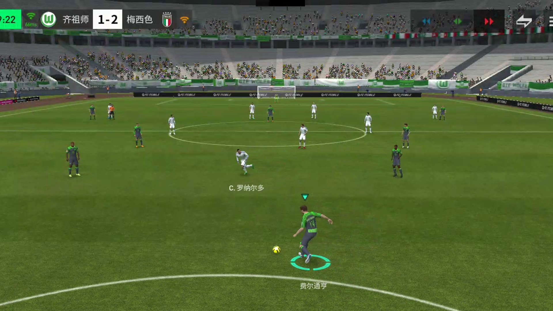 启动中路绝平绝杀战术 前锋突破单脚拉球 摇杆=2个加强版 后场任意球发球 多迂回1次